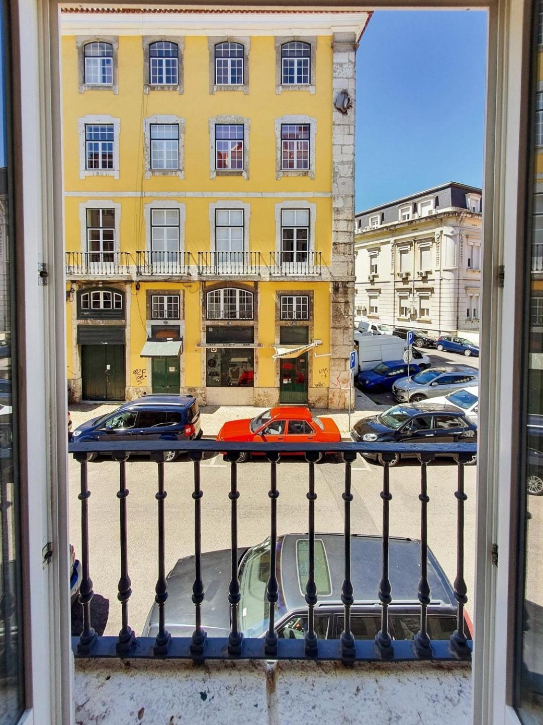 Apartment Stylish Modern In The Heart Of Cais Do Sodre Lisbon